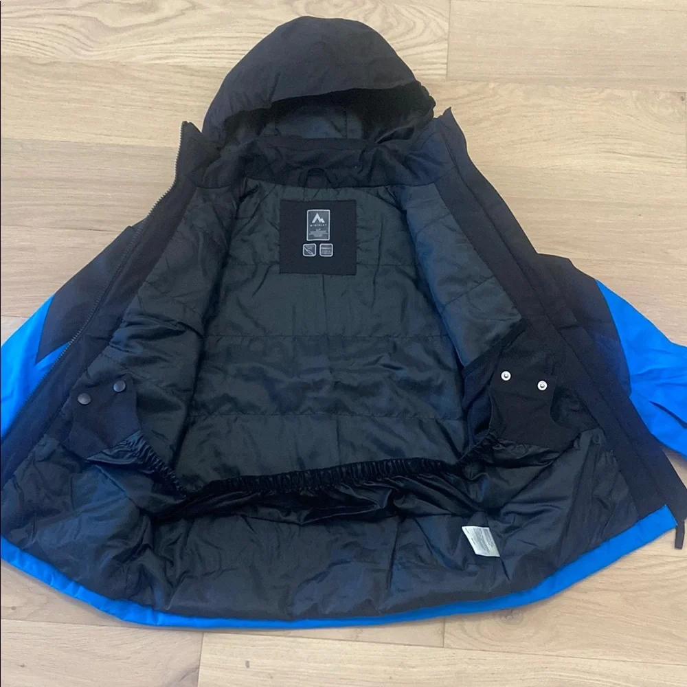 New McKinley Boys’ Dorian Blue and Black Puffer Jacket with Weather-Resistant - Picture 2 of 9